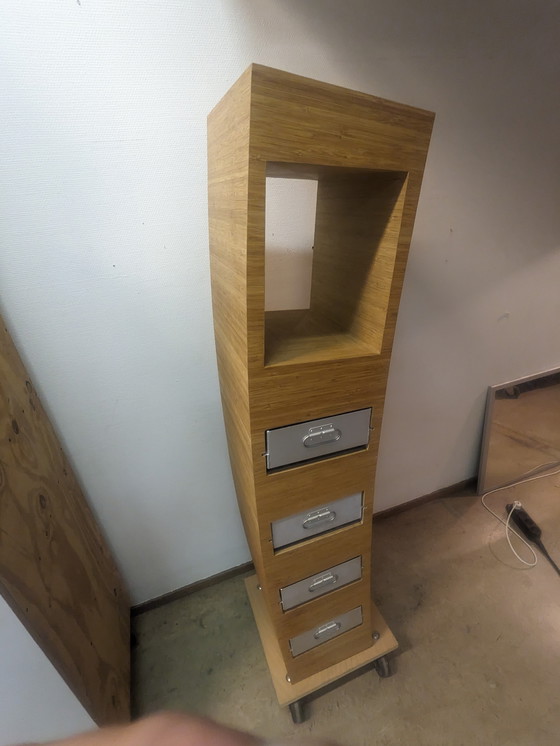 Image 1 of Falsche Tulpe, Kommode 1