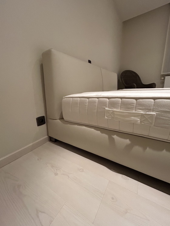 Image 1 of Lit double Minotti - A RETOURNER LE PLUS VITE POSSIBLE