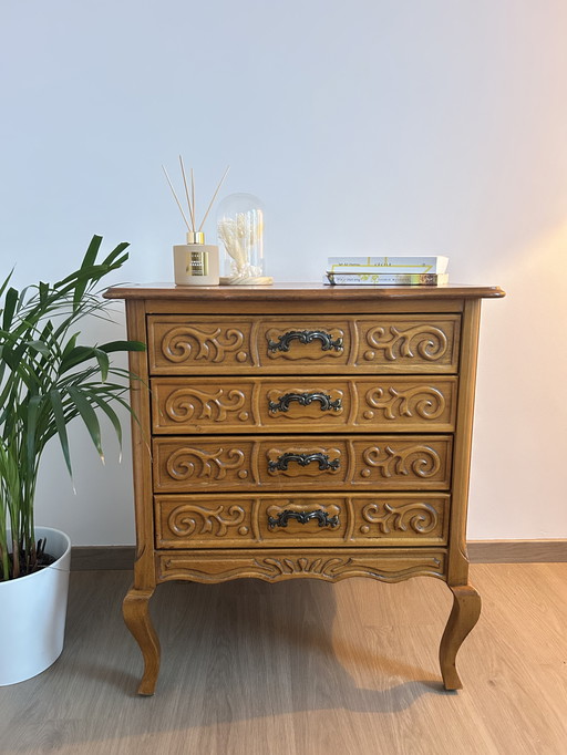 Elegant Vintage Chest of Drawers