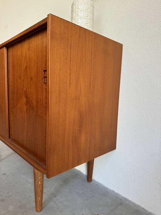 Image 1 of Buffet vintage à portes coulissantes