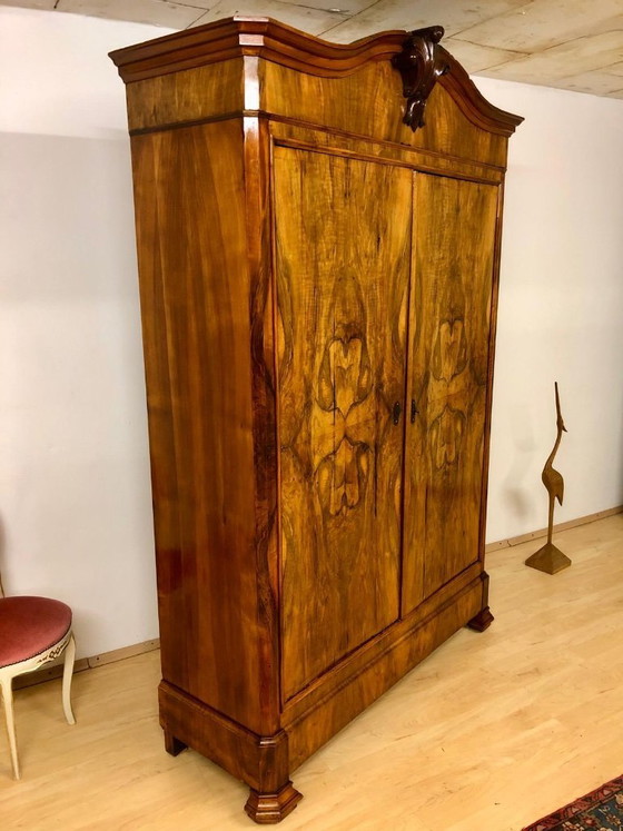 Image 1 of Armoire Biedermeier représentative / noyer sur chêne, vers 1830