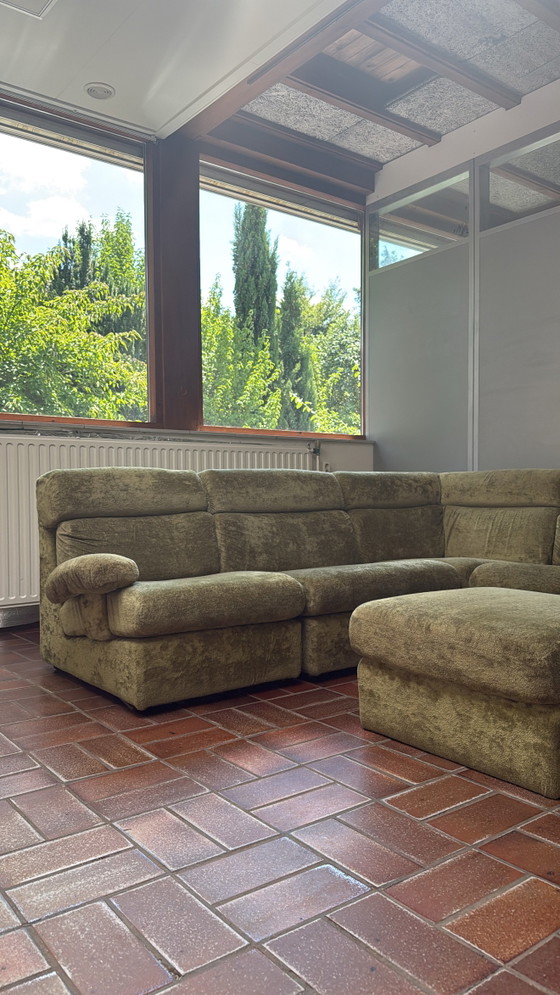 Image 1 of Vintage modulaire groene velours bankstel met
bijpassende fauteuil & poef