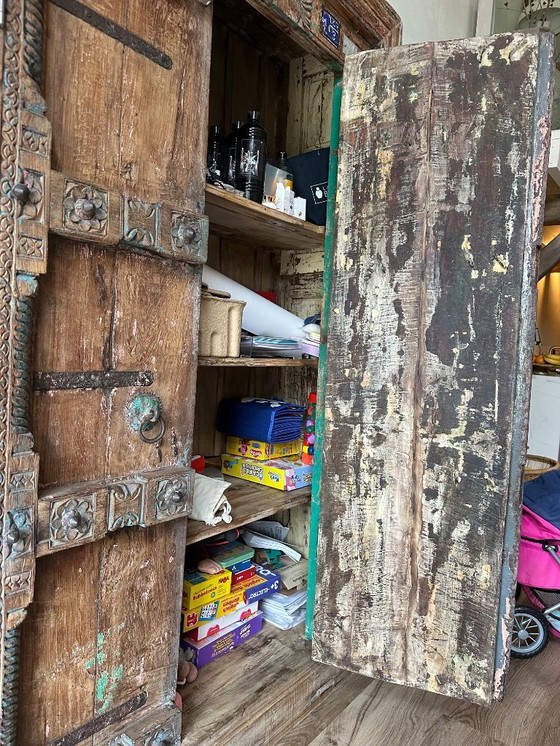 Image 1 of Armoire à porte sculptée à la main, ancienne, de style indien – meuble en bois unique / pièce maîtresse (213 cm)