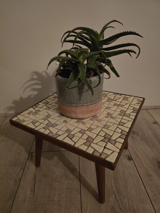 Image 1 of Hermoso mosaico de mesa auxiliar retro
