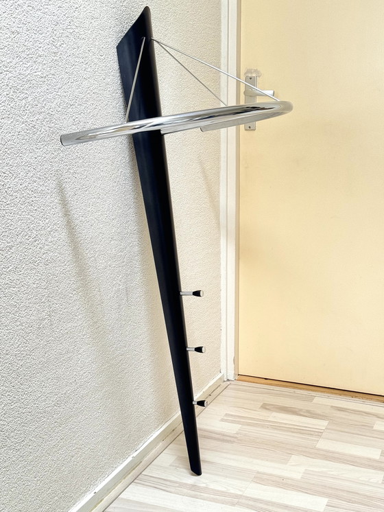 Image 1 of Rare Porte-Manteau Postmoderne | 1980 Vintage Chrome & Metal Design