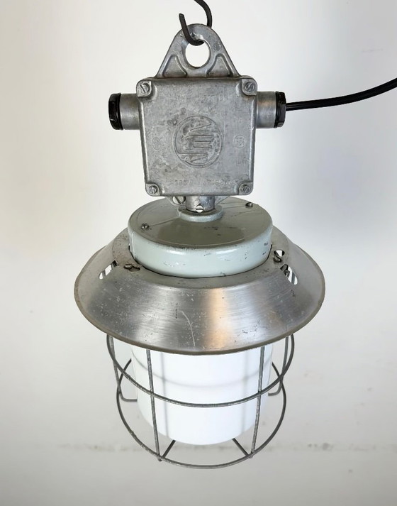Image 1 of Lampada industriale a gabbia in alluminio con vetro opalino di Elektrosvit, anni '70