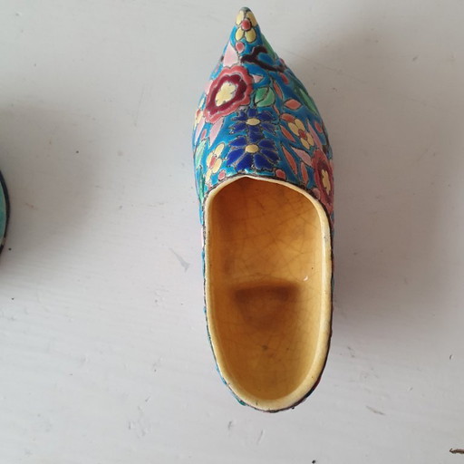 Seltener Longwy-Holzschuh – handbemalt mit Cloisonné-Stickerei