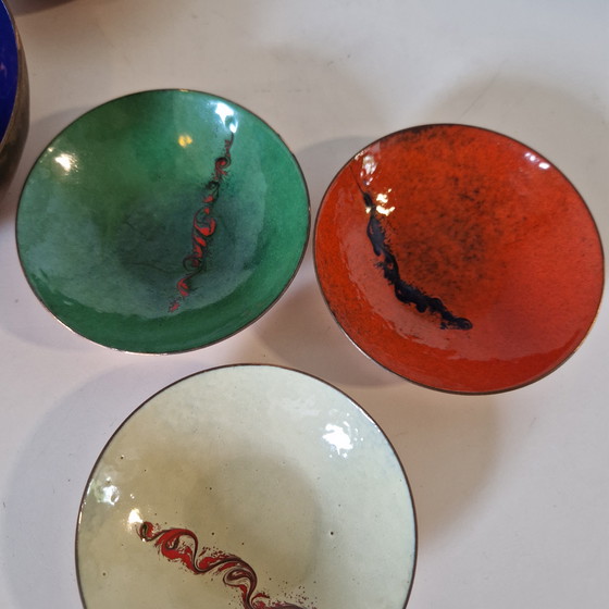 Image 1 of Vintage pindastel emaille fifties schalen setje tapas jaren 50 schaaltjes