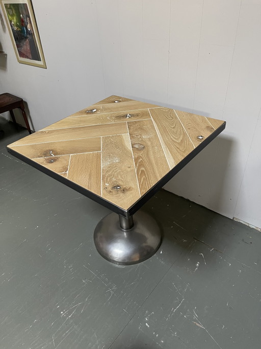 Table d'appoint en chêne à chevrons. – bijzettafels, Metal, Wood (photo 2 of 6)