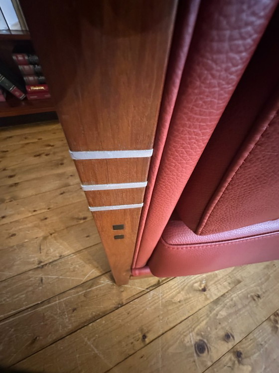 Exclusieve Schuitema Decoforma "Baldwin" 2,5-Zitsbank – Koraal/Bordeauxrood Leder – In Nieuwstaat! (photo 9 of 11)