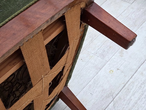 Image 1 of 1960er Jahre, dänischer Hochlehnersessel, grüner Möbelvelours, Teakholz.