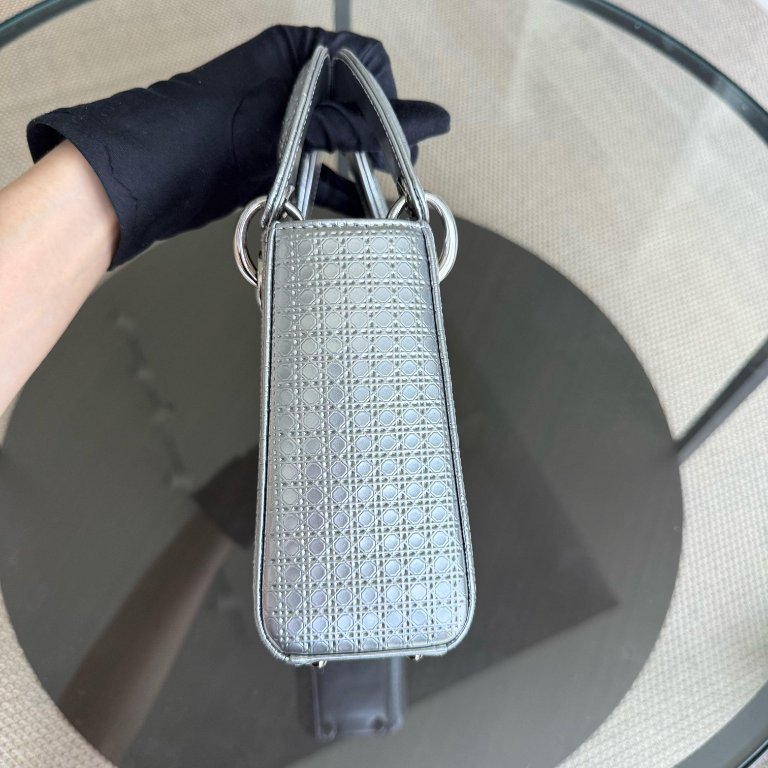 新品未使用 DIOR パイサーバー Rond Point シルバー DIOR LADY MINI - MICRO CANNAGE METALLIC SILVER HARDWARE ADJUSTABLE