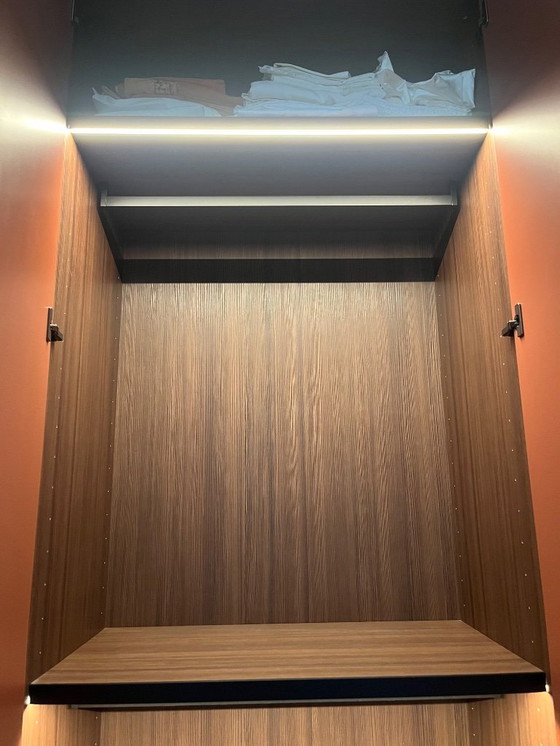 Image 1 of Armoire Lema 7 portes avec éclairage intégré