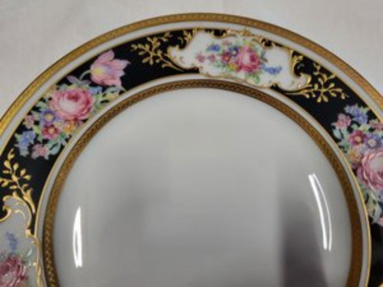 Image 1 of Ancienne Manufacture Royale de Limoges Porcelain and Gold Tableware France 1980 Set of 75