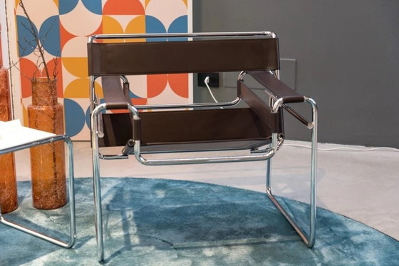 Image 1 of Knoll Wassily B3 2 Fauteuils en cuir marron tabac neufs et inutilisés Par Marcel Breuer