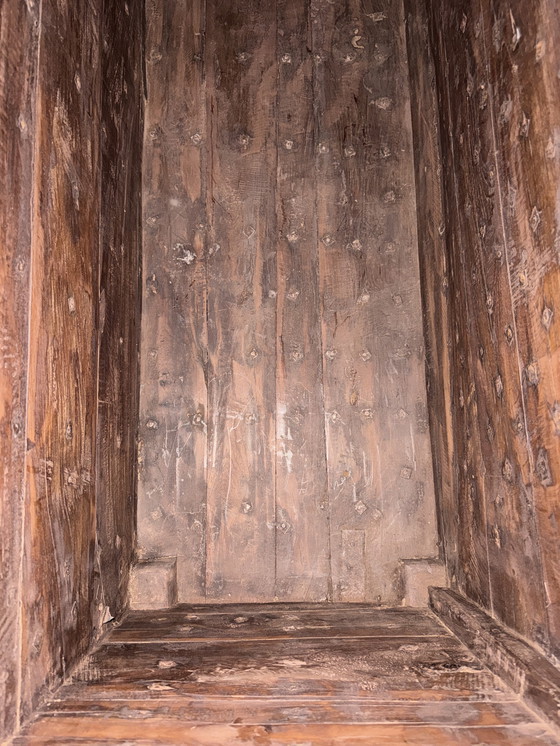 Image 1 of Houten Kist met Metalen Beslag - Uniek Stuk