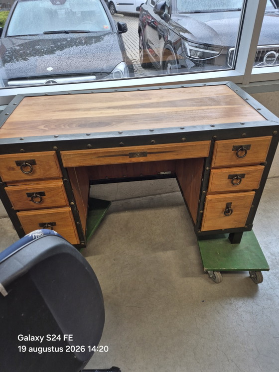 Vintage Industrieel Bureau – Metal, Wood (photo 4 of 5)