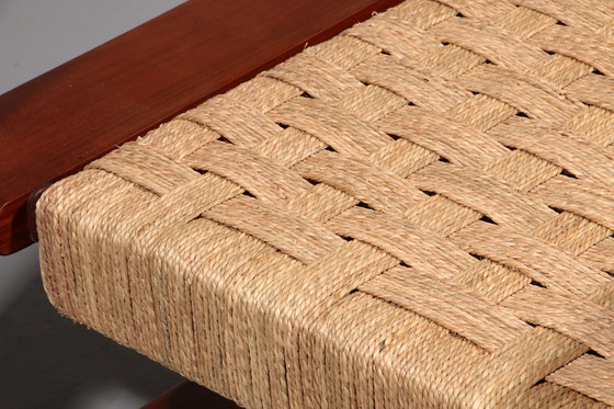 Image 1 of Een uitzonderlijk zeldzame mahoniehouten fauteuil gemaakt in Italië in de jaren 1950