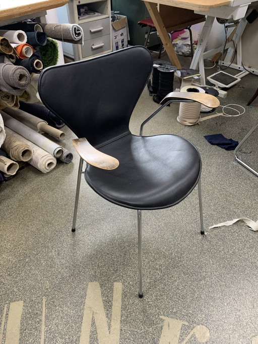 Arne Jacobsen Butterfly Chair with Armrests – Fritz Hansen, eetkamerstoelen, Leather