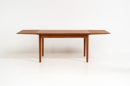 Extendable dining table by Henning Kjaernulf for Vejle Møbelfabrik (Denmark, 1960s).