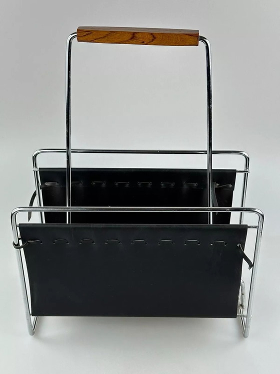 Image 1 of Revistero de metal de teca de los años 60 y 70 con diseño de mediados de siglo.