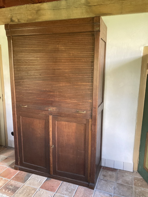 Image 1 of Armario con persiana enrollable de roble