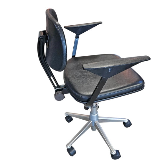 Mid-Century bureaustoel van Friso Kramer voor Ahrend de Cirkel / jaren 60 – Bureaustoelen (photo 13 of 17)