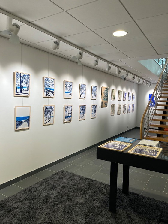 Image 1 of Oost-Indische inkt op wit fabriano papier 300g Formaat 40x30cm.  Natuurlijke houten lijst.