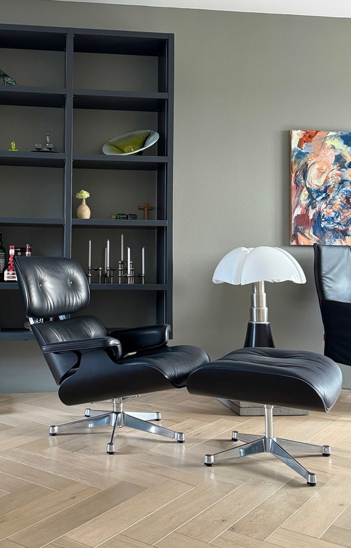 Lounge chair Ray en Charles Eames inclusief Ottoman