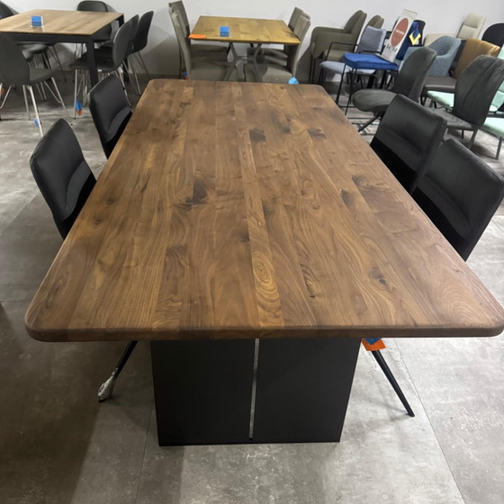 Table talk – Bert Plantagie, Eettafels (photo 3 of 3)