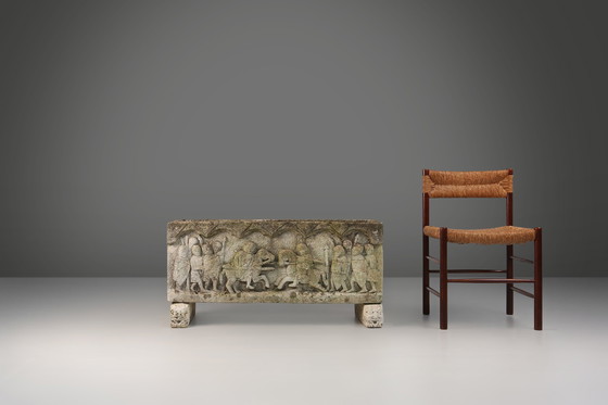 Image 1 of Jardinera de hormigón con fachada esculpida al estilo romano, Francia, década de 1920