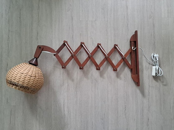 Vintage Teak Scissor Wall Lamp with Rattan Shade – 1960s/70s Scandinavian Design – Wall lights, Wicker, Wood (photo 6 of 9)