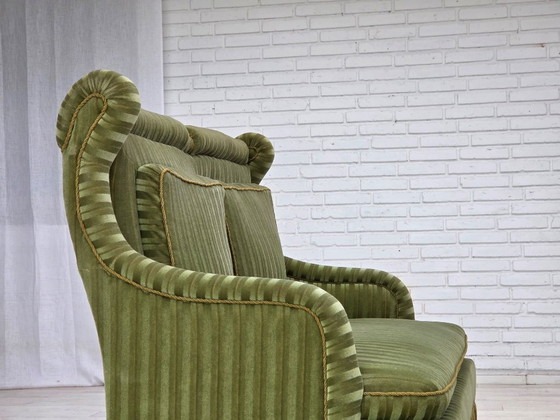 Image 1 of Deense tweezitsbank uit de jaren 50, groen meubelvelours, beukenhout.