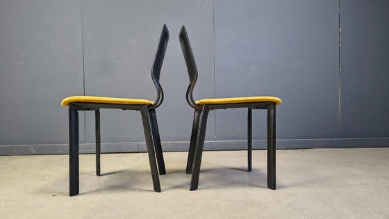 Image 1 of Vintage eetkamerstoelen van zwart leer en gele stof, set van 6, jaren 80