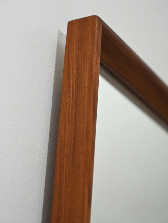 Image 1 of Zweedse Scandinavische teakhouten spiegel met label