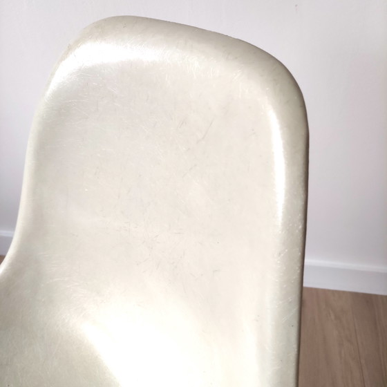 Image 1 of Vintage set van 4 fiberglas eetkamerstoelen van Eames - Herman Miller