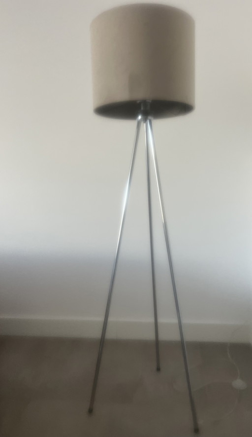 Zuiver tripod floor lamp with velour shade chrome leg