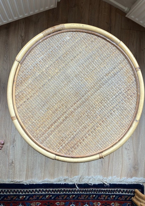 Table d'appoint ou table basse ronde en rotin