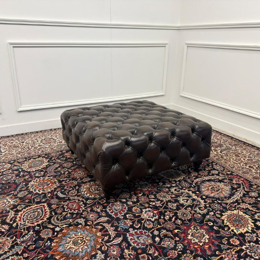 Großer Brauner Chesterfield Hocker & Pouf