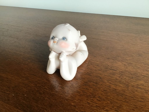 6 Baby figurines