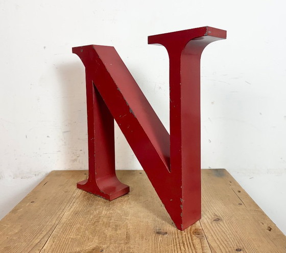 Image 1 of Lettera N in ferro rosso vintage, anni '70