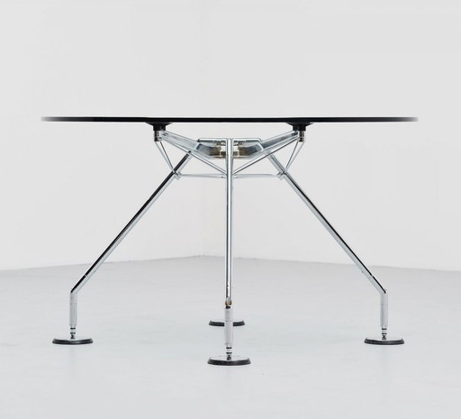 Table ronde NOMOS  Norman Foster