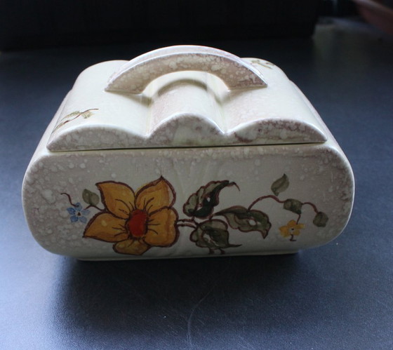 Image 1 of Caja Art Déco con tapa y un esmalte muy inusual, para bombones o galletas, década de 1930.