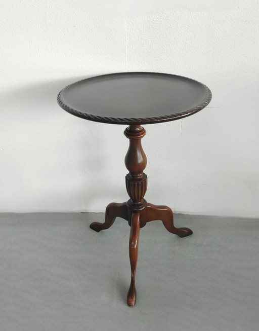 'Grandma Chic' Antique English Wine Table / Tripod Side Table (Solid Mahogany, Circa 1890) – With Glass Top & Tablecloth