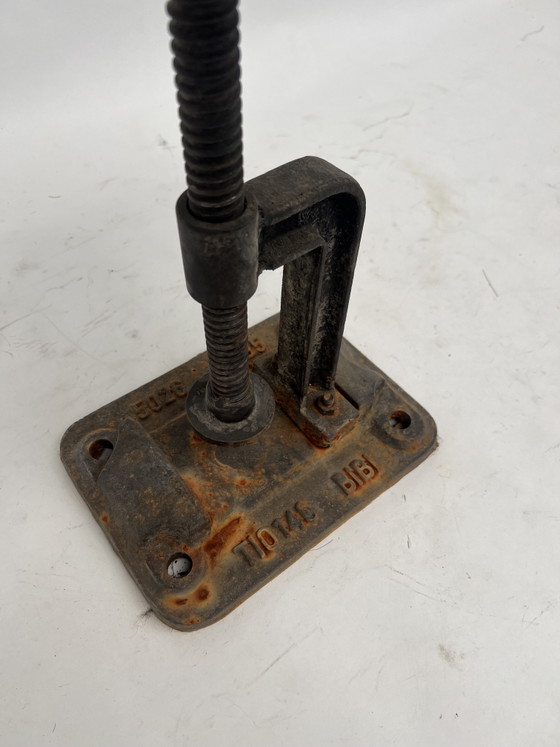 Image 1 of Industriële bijzettafel/kruk vintage