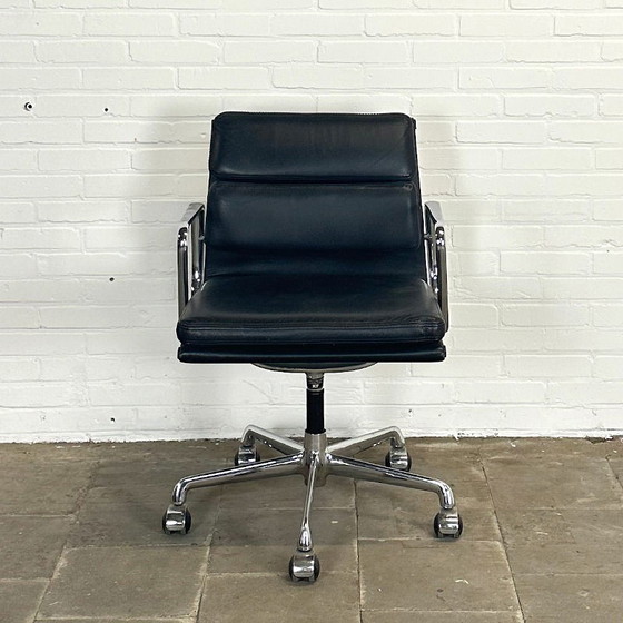 Image 1 of Vitra EA 217 Soft Pad Swivel Chair