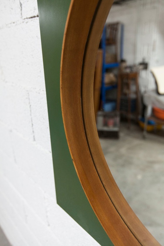 Image 1 of Espejo de pared redondo inusual, 60 cm, borde de teca sobre un tablero rectangular verde, años 60