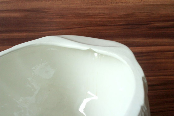 Image 1 of Sopera grande de cerámica blanca en forma de pez con tapa