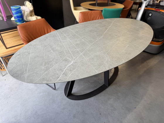Image 1 of Harvink Fier dining table Ceramic Top