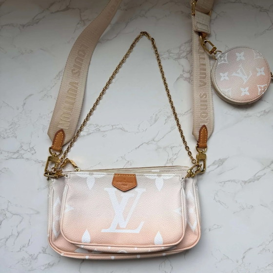 Louis Vuitton pink monogram giant by the pool Multi Pochette Accessoires – Andere Taschen, Leinwand (photo 4 of 17)